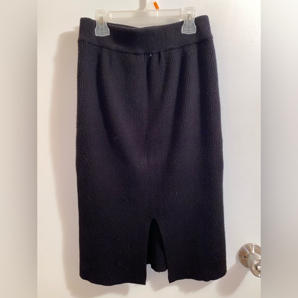 BERSHKA SKIRT  |  Knee-Length  |  Size M (4-6) - Picture 2 of 3